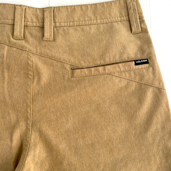 VOLCOM Shorts - Picture 6 of 7
